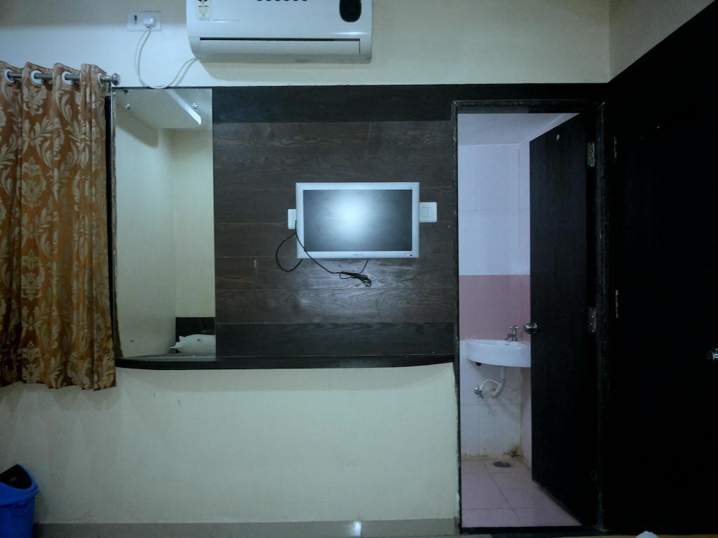 Hotel Sai Galaxy Inn Shirdi Quarto foto