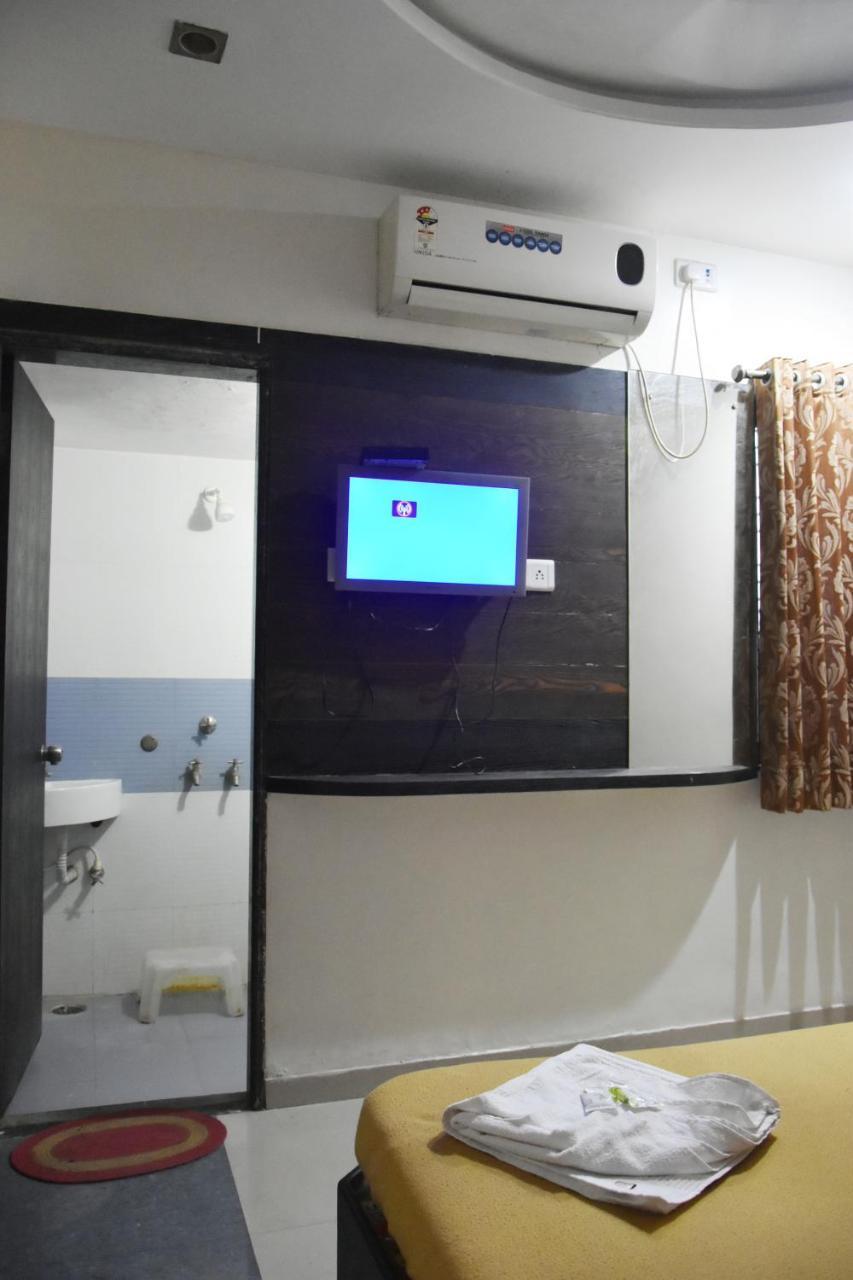 Hotel Sai Galaxy Inn Shirdi Exterior foto