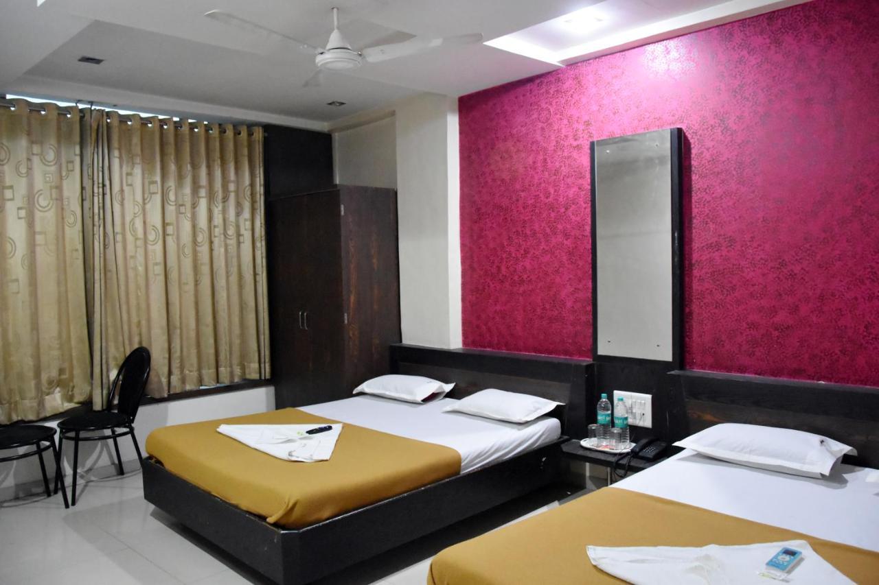 Hotel Sai Galaxy Inn Shirdi Exterior foto